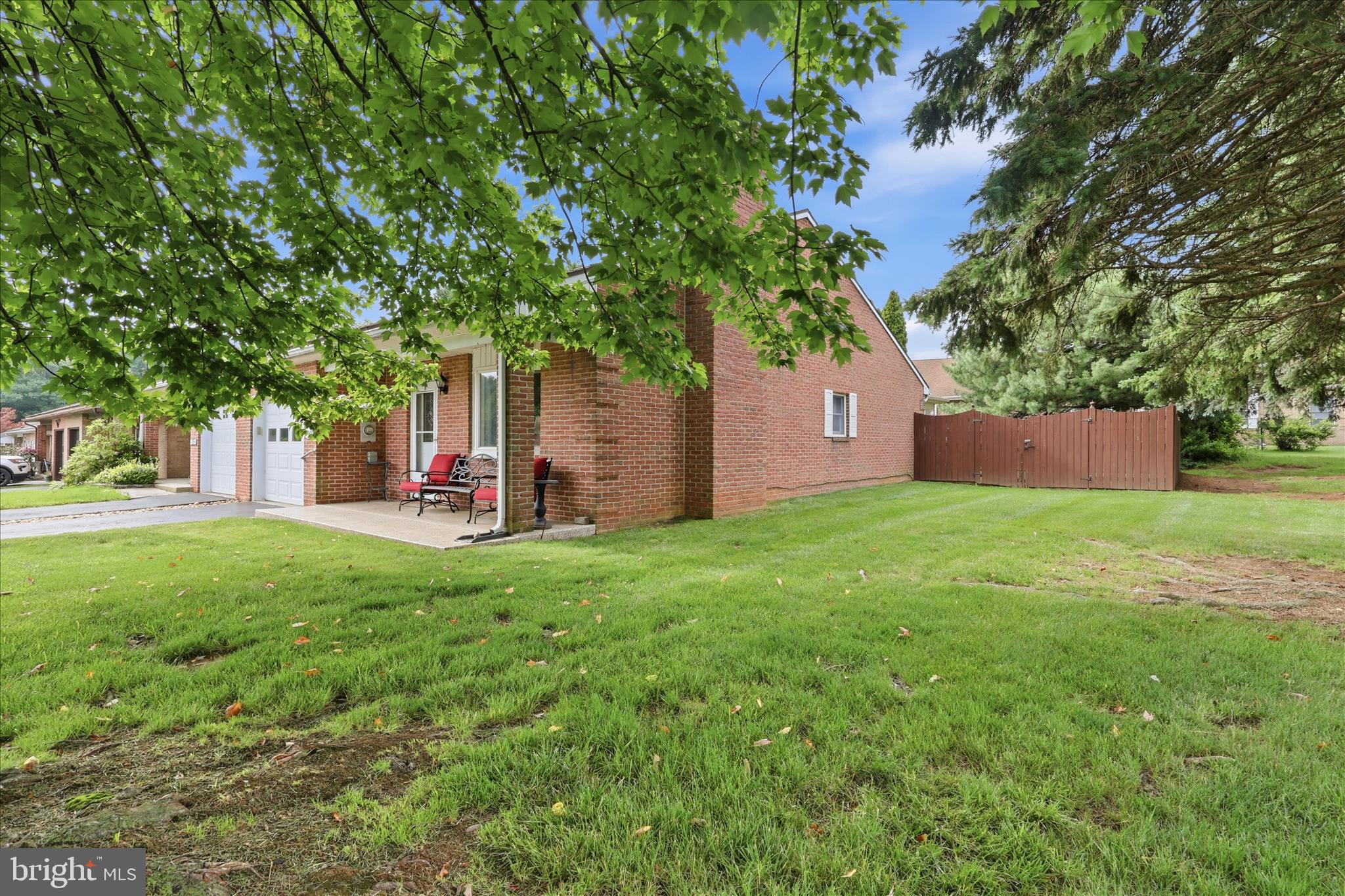 TOWNE OAK VILLAGE - Residential