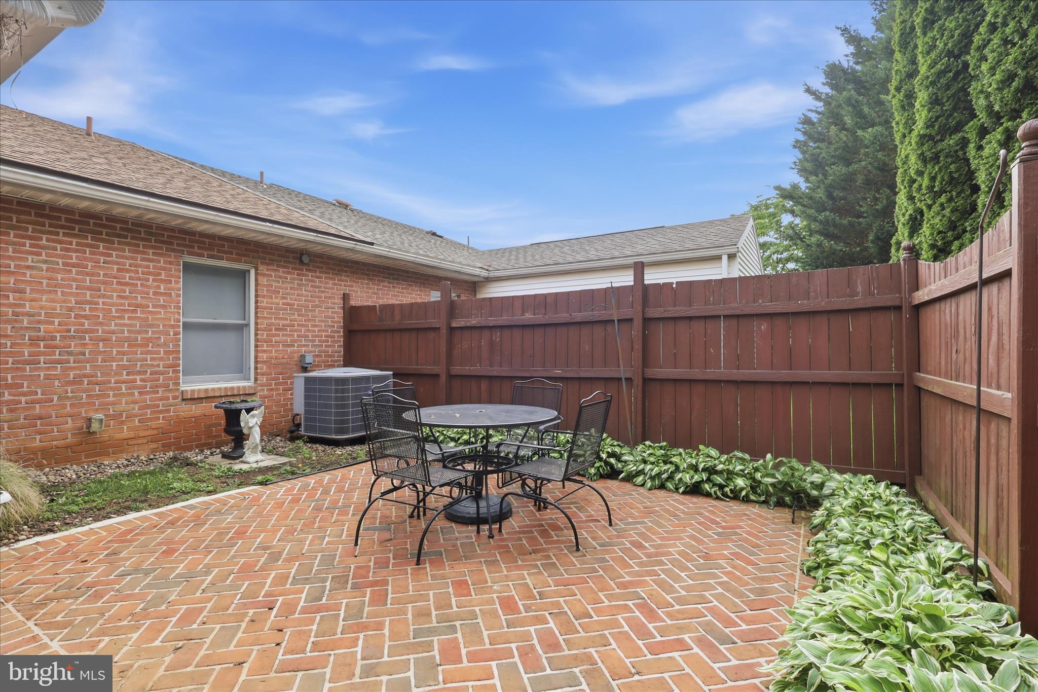 TOWNE OAK VILLAGE - Residential
