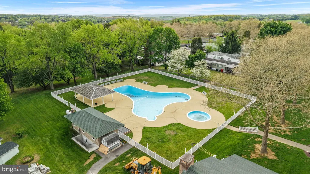 17 Valley View Drive, Bath, PA 18014