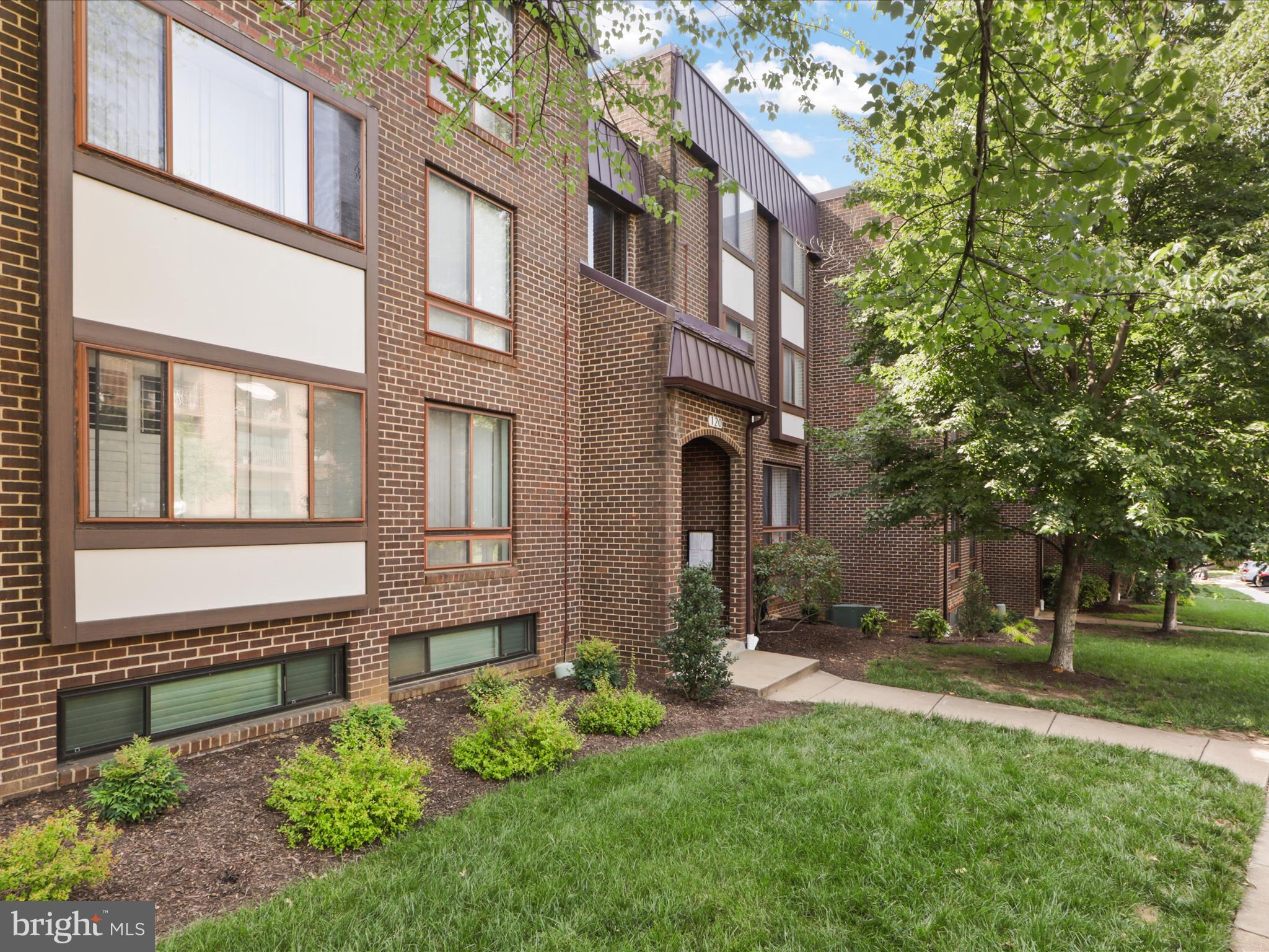 120 ROBERTS LANE 400