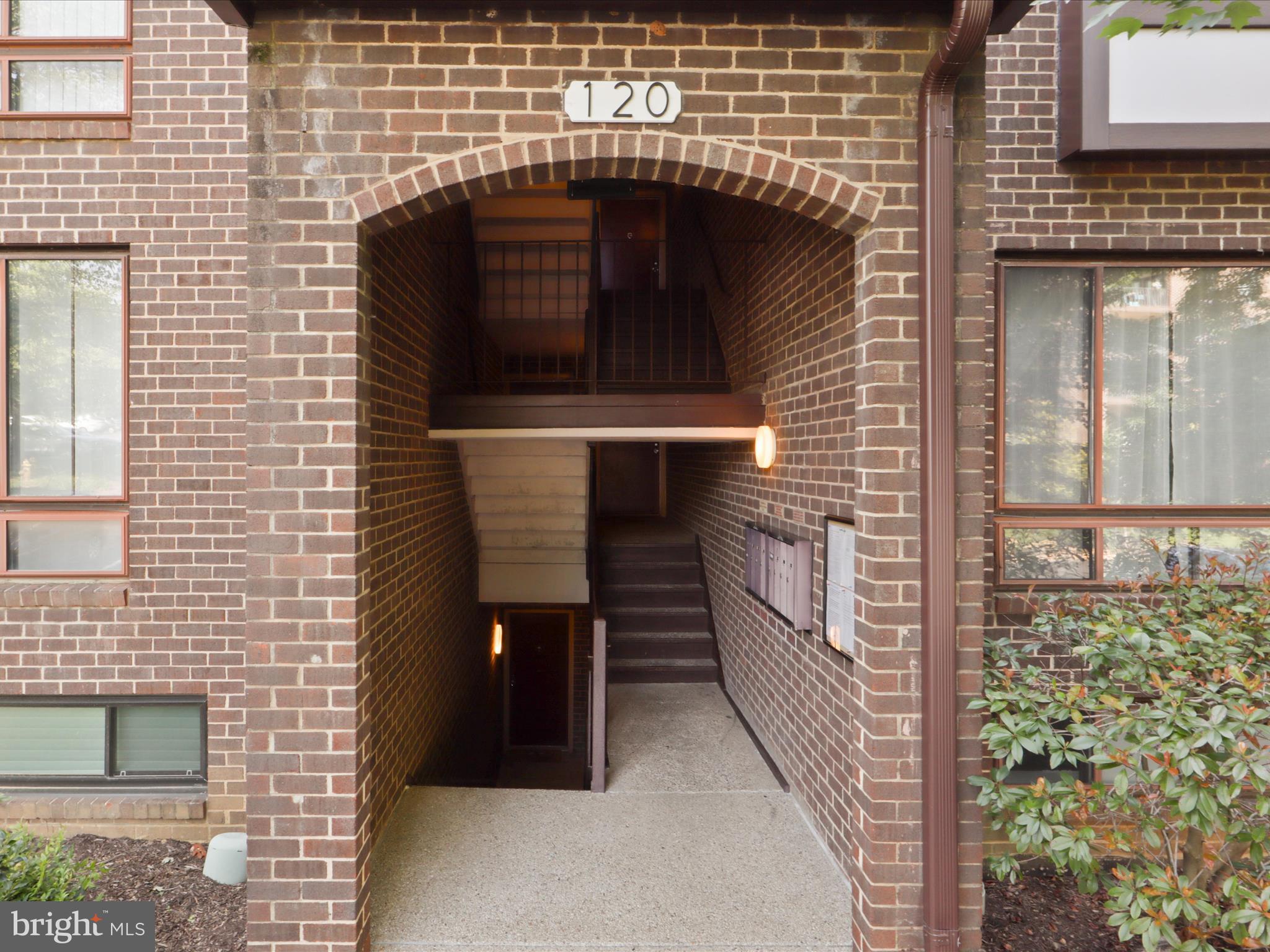 120 ROBERTS LANE 400