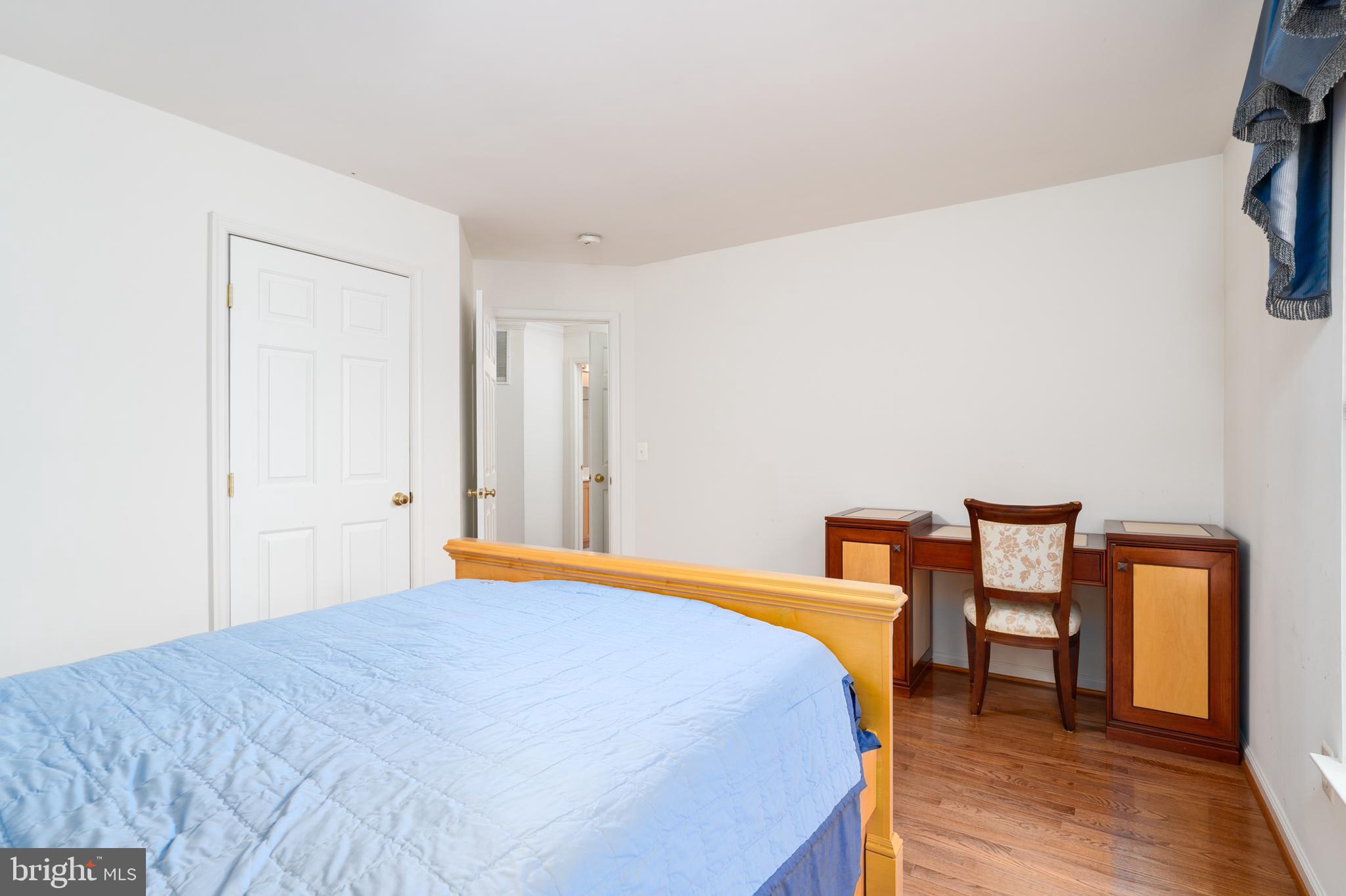 LORTON TOWN CNTR LANDBAY - Residential