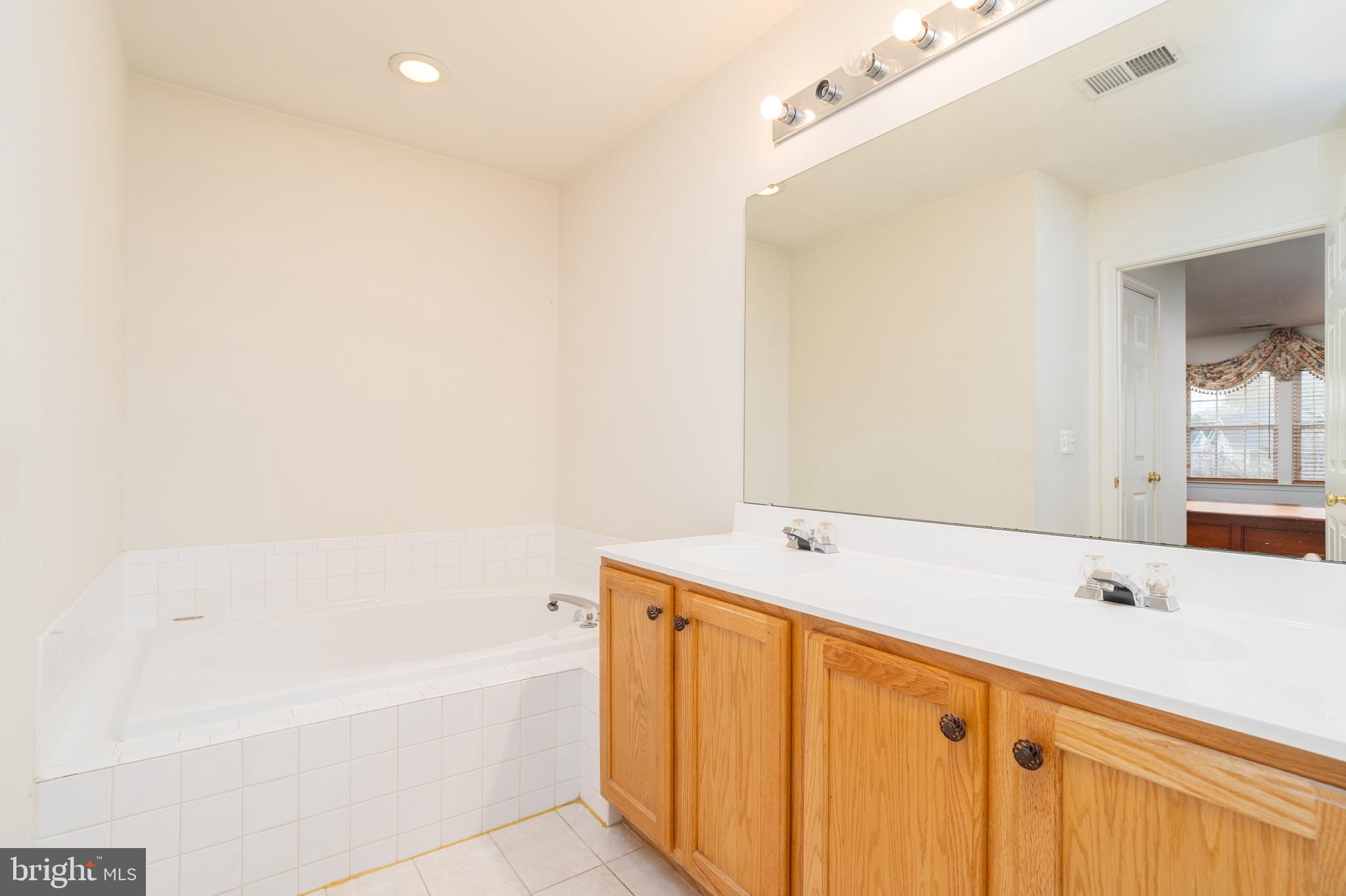 LORTON TOWN CNTR LANDBAY - Residential