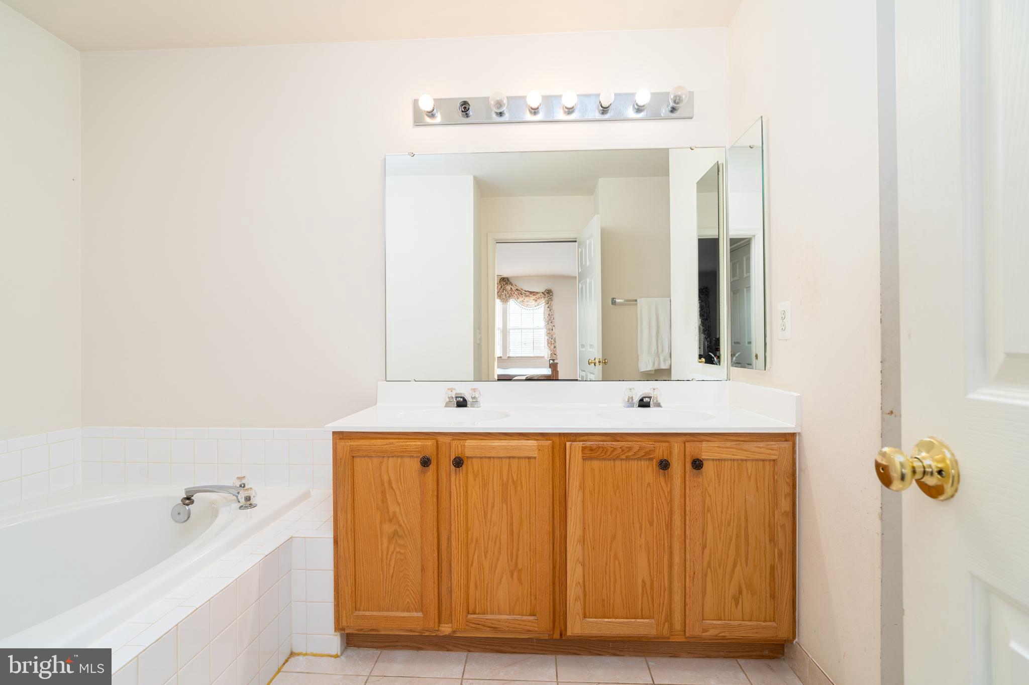 LORTON TOWN CNTR LANDBAY - Residential