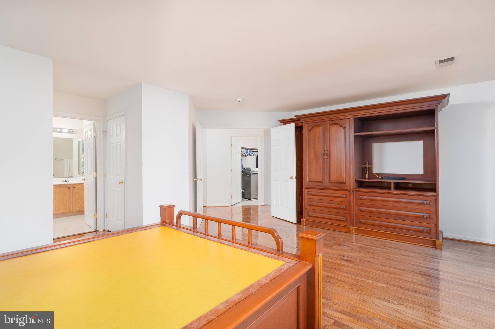 LORTON TOWN CNTR LANDBAY - Residential