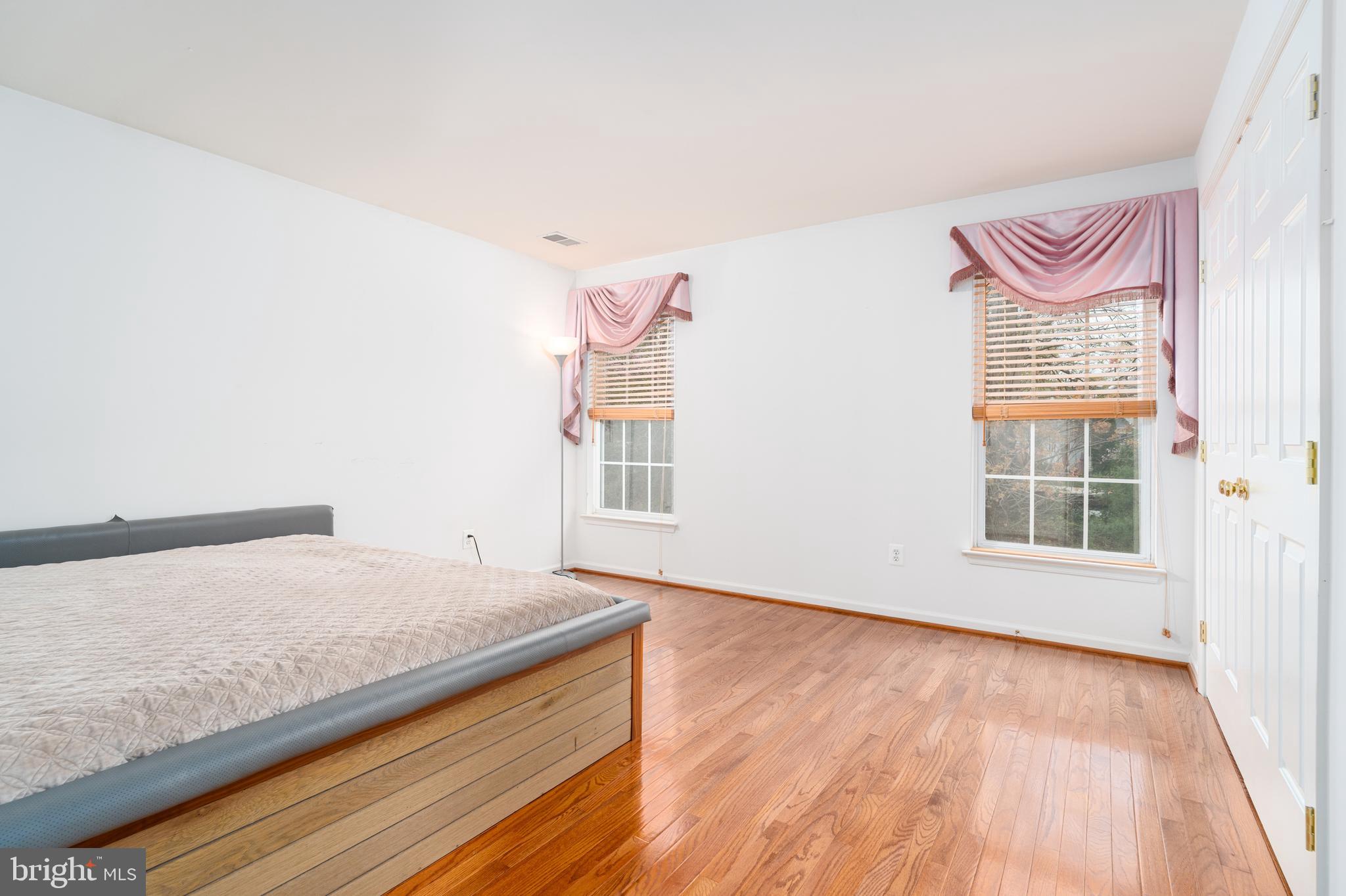 LORTON TOWN CNTR LANDBAY - Residential