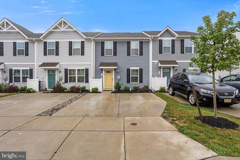 Townhouse For Sale - 15 Magnolia Way<br/> CLEMENTON, NJ 08021