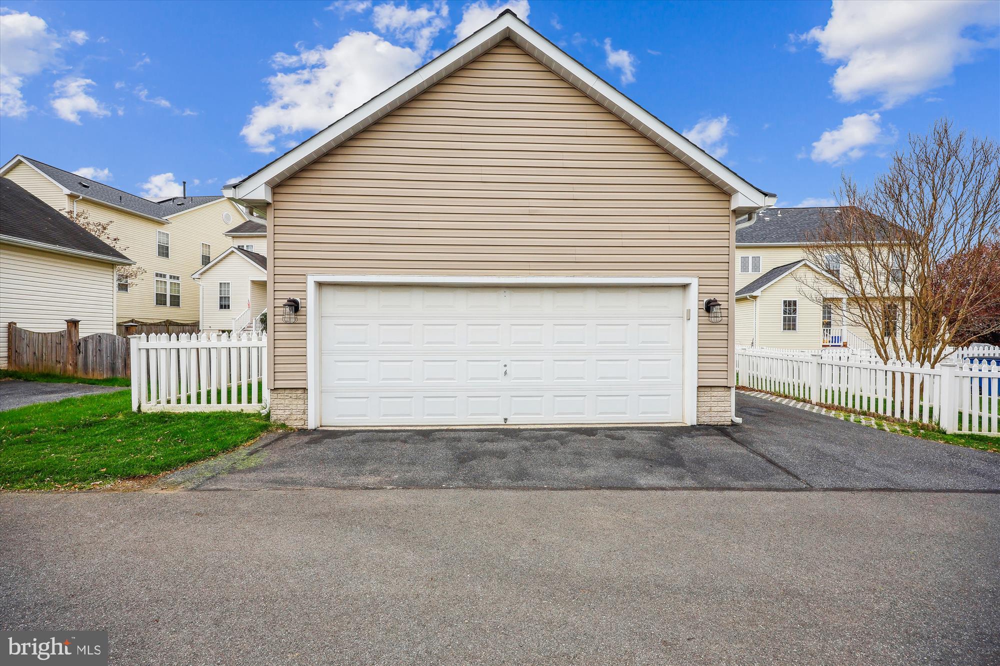 KINGS CROSSING - Residential