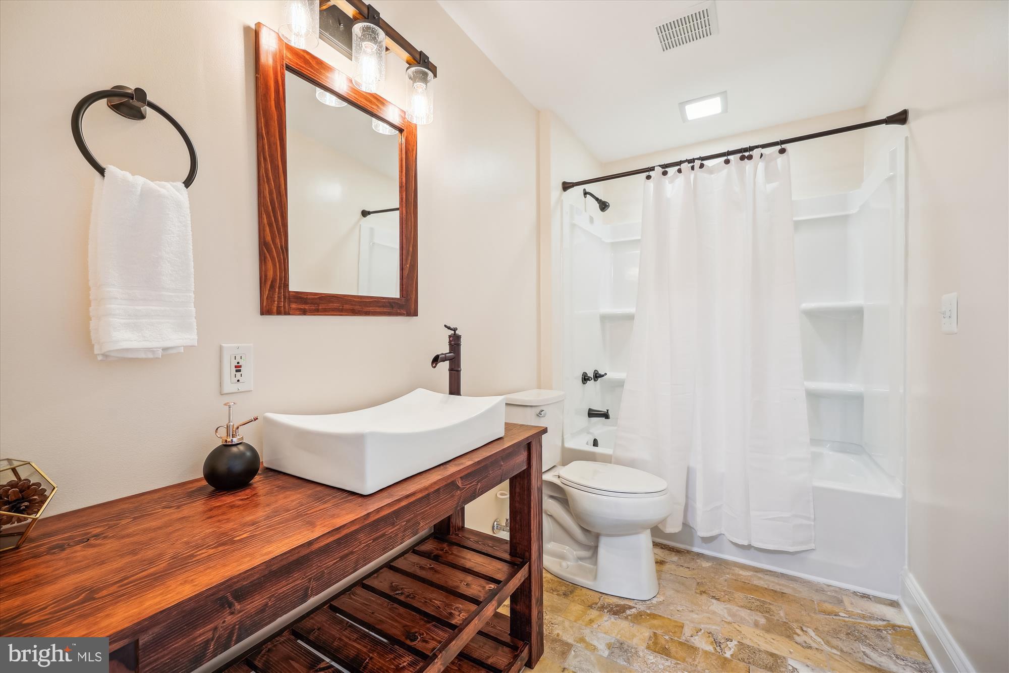 KINGS CROSSING - Residential