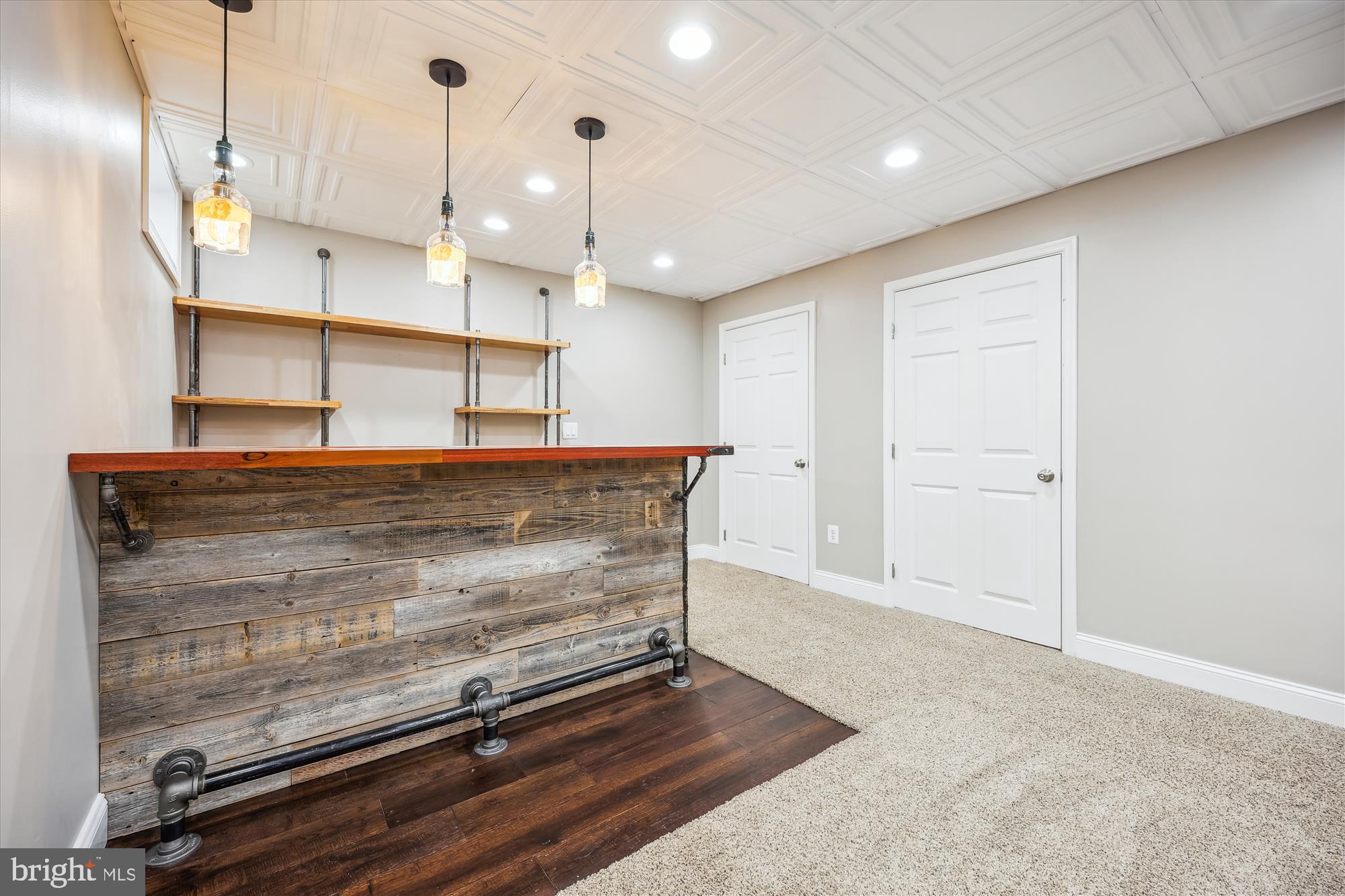 KINGS CROSSING - Residential