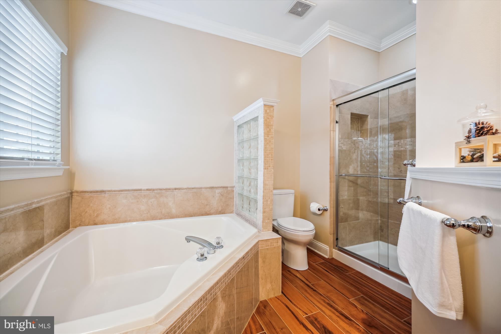 KINGS CROSSING - Residential