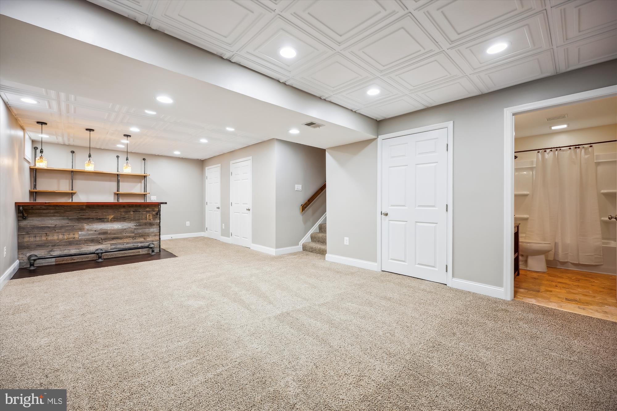 KINGS CROSSING - Residential