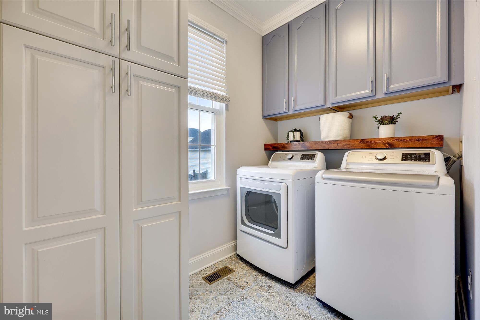 KINGS CROSSING - Residential