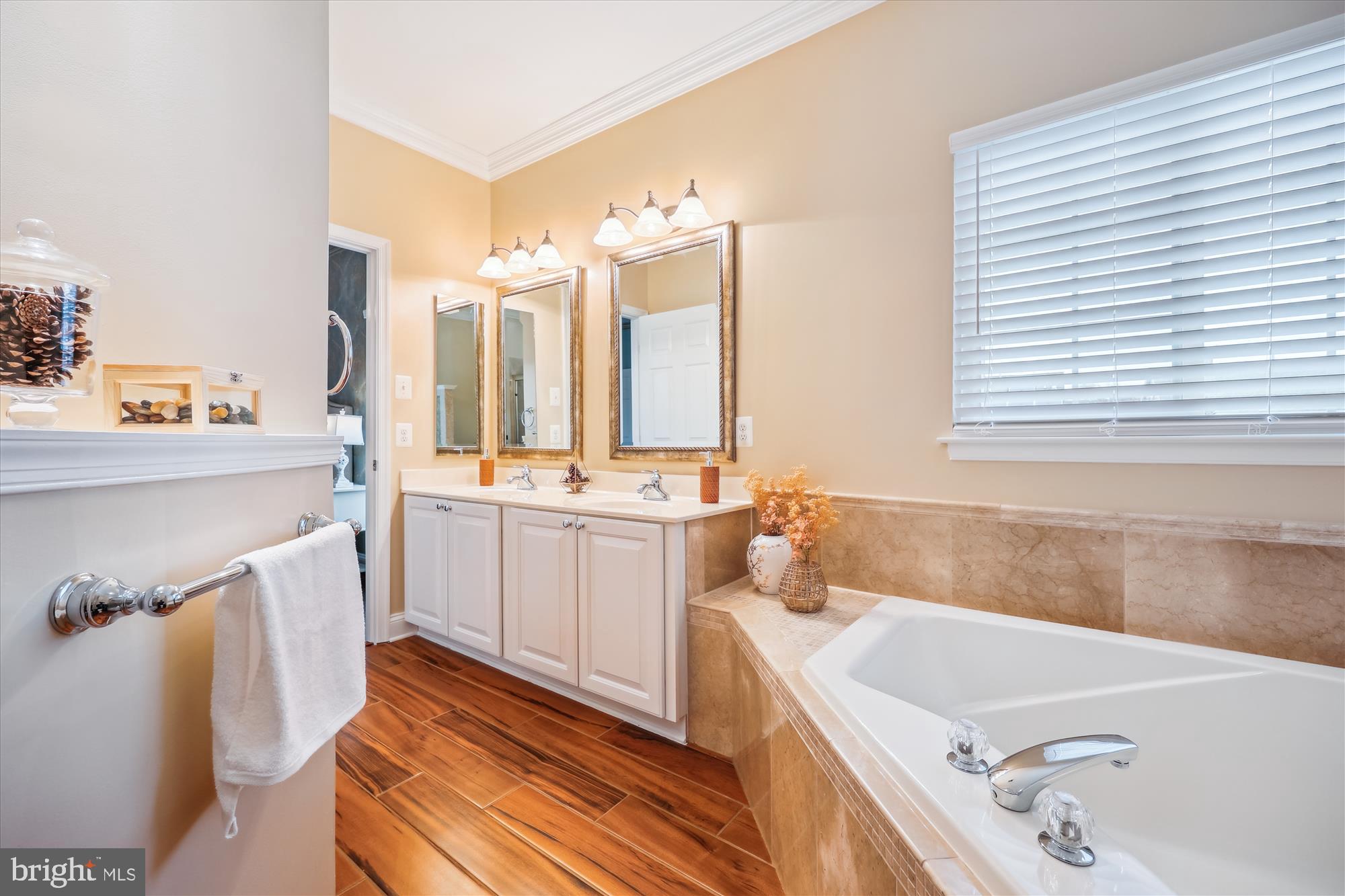 KINGS CROSSING - Residential