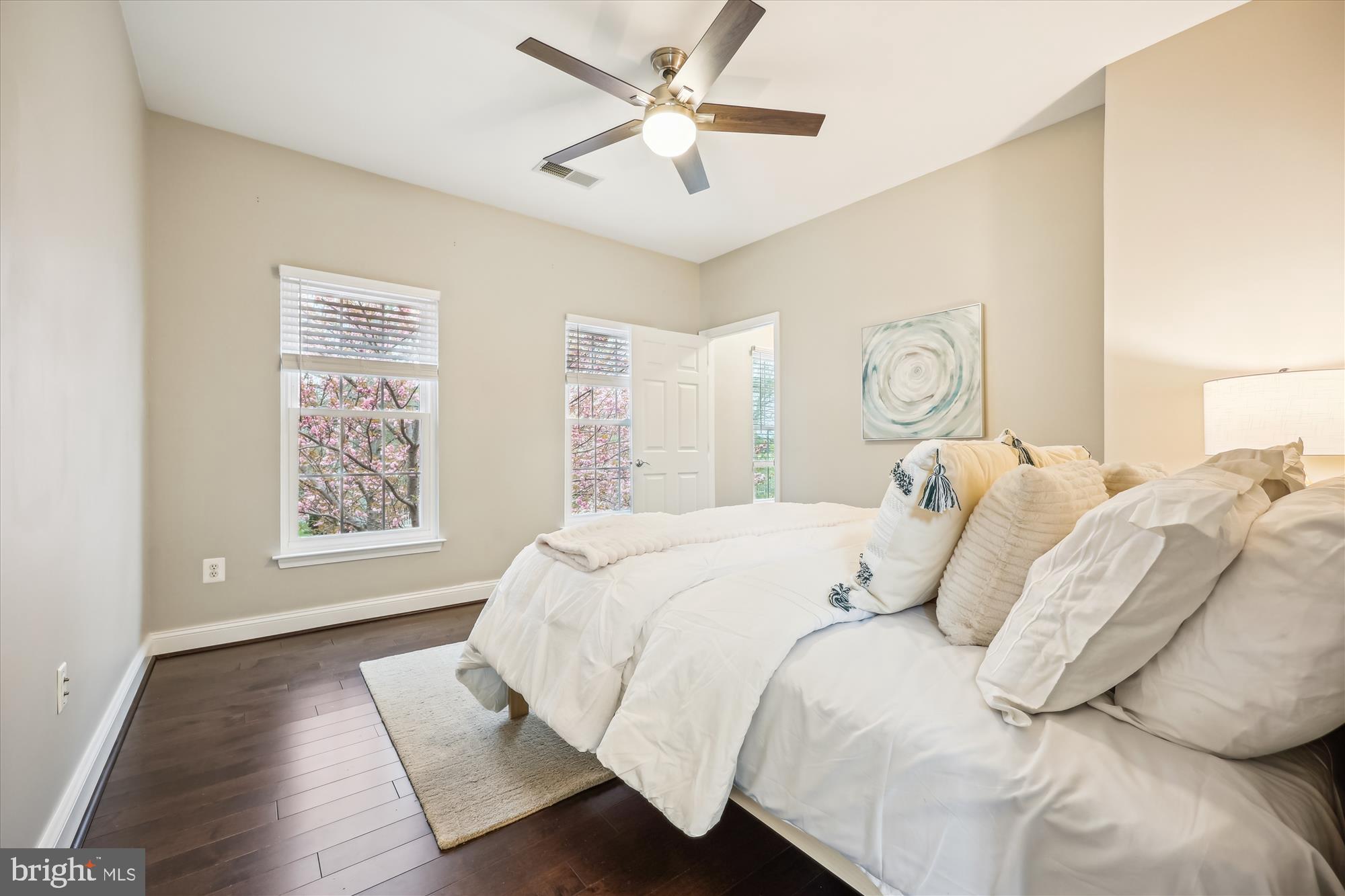 KINGS CROSSING - Residential