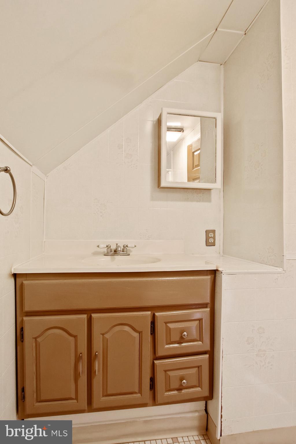 VILLAGE OF HICKORY HOLLOW - Residential