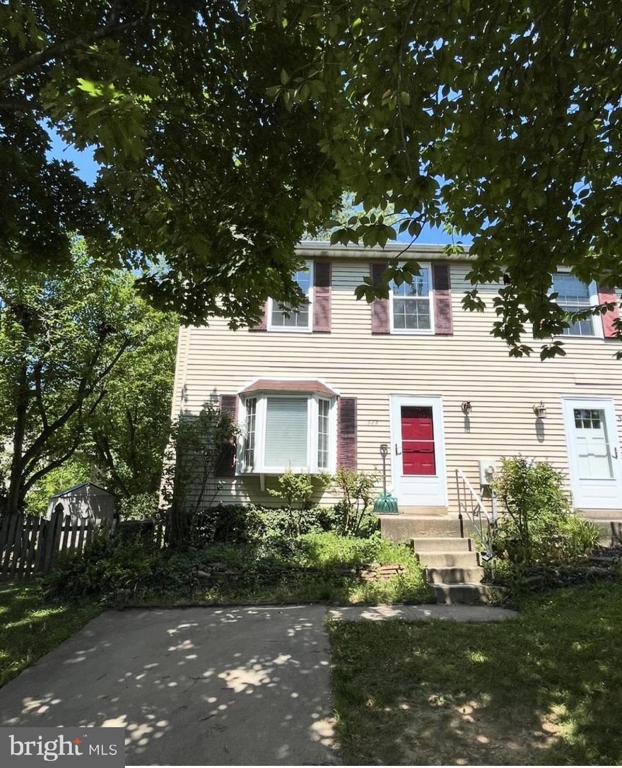 GREAT END OF GROUP IN SYKESVILLE ... UNFINISHED BASEMENT AND UPDATES NEEDED... GREAT BONES AND READY FOR YOUR VISION