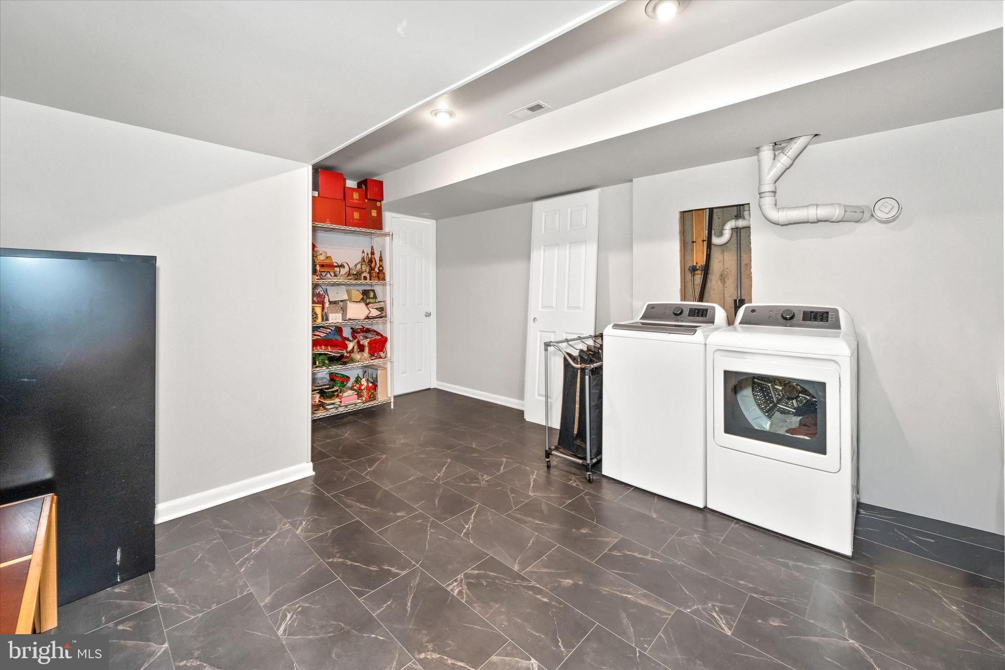 FOX HUNTER CROSSIN - Residential