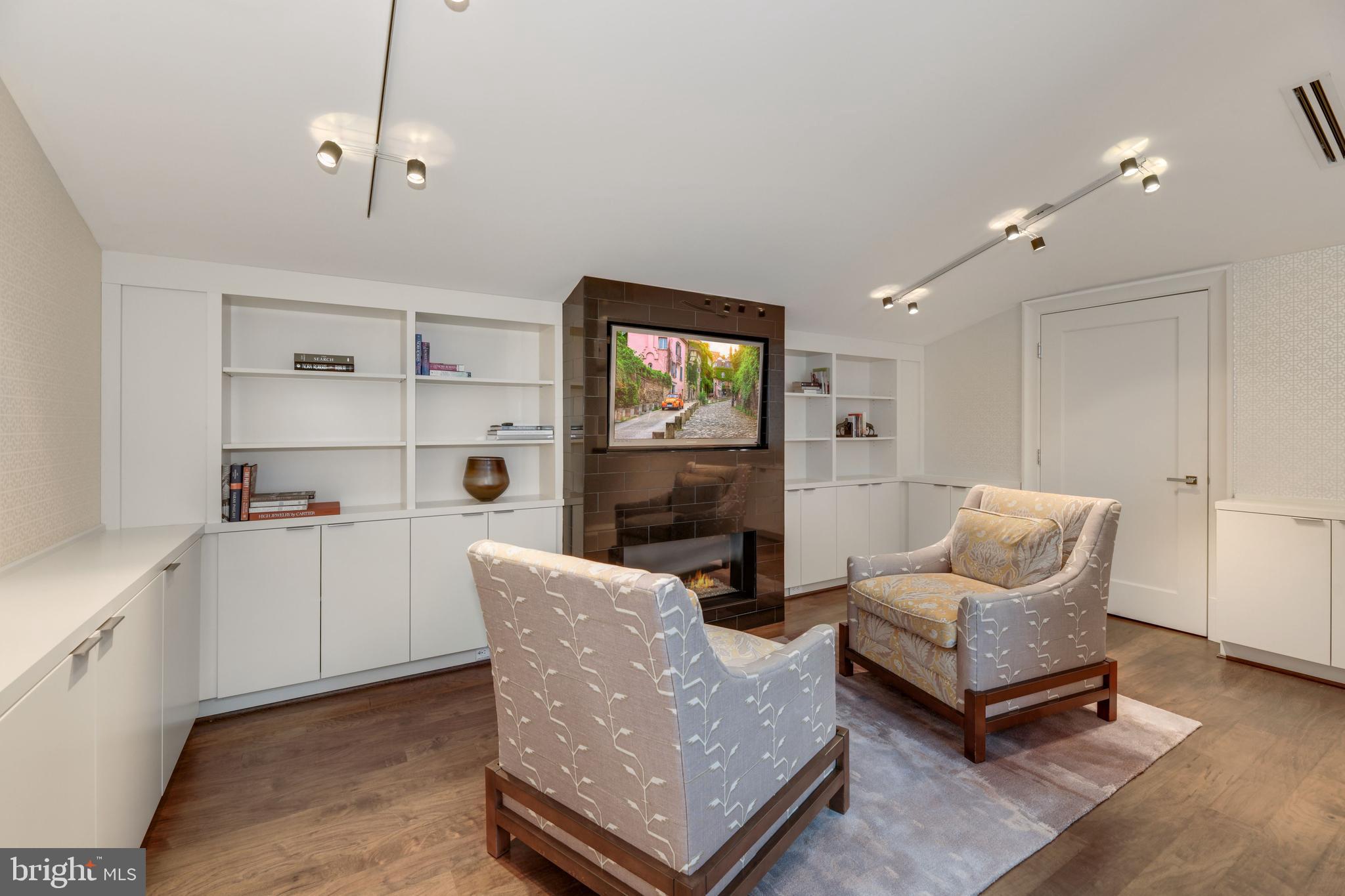 GEORGETOWN - Residential