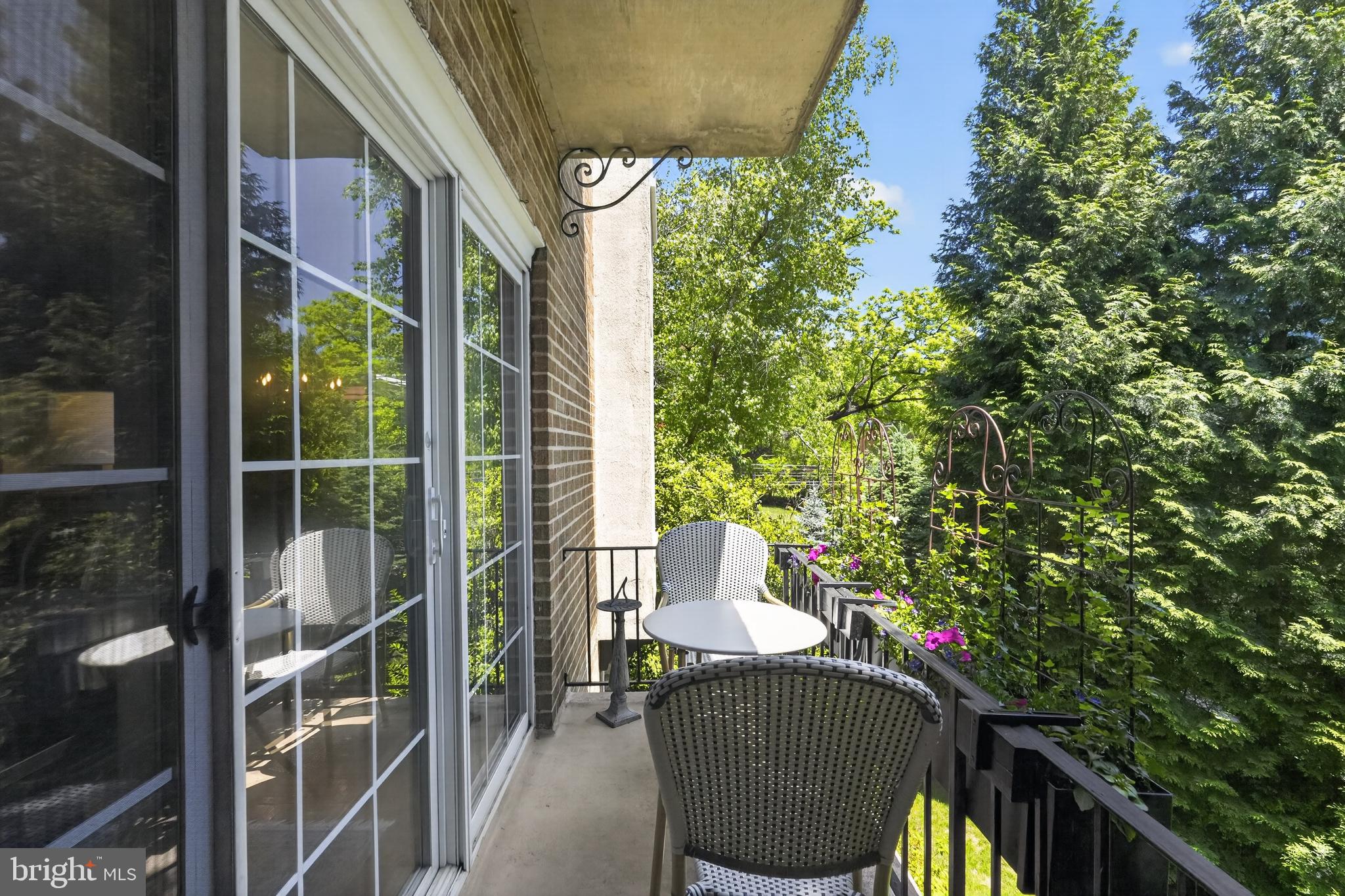 264 MONTGOMERY 202