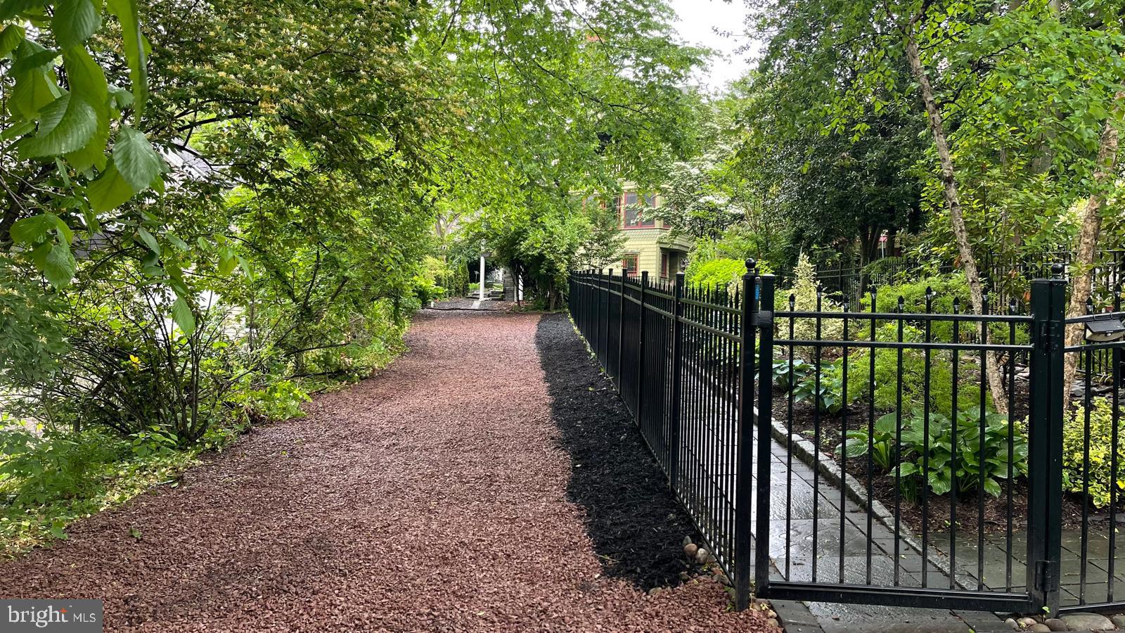 CHESTNUT HILL - Residential