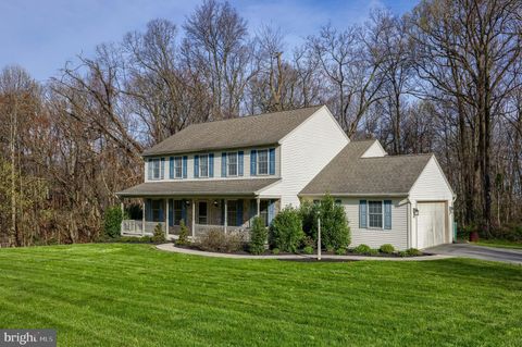 Photo of 91 Oak Glen Drive, Pequea, PA 17565 (MLS # PALA2047890)