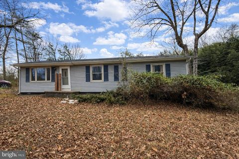 10090 TYLER LANE MIDLAND VA 22728