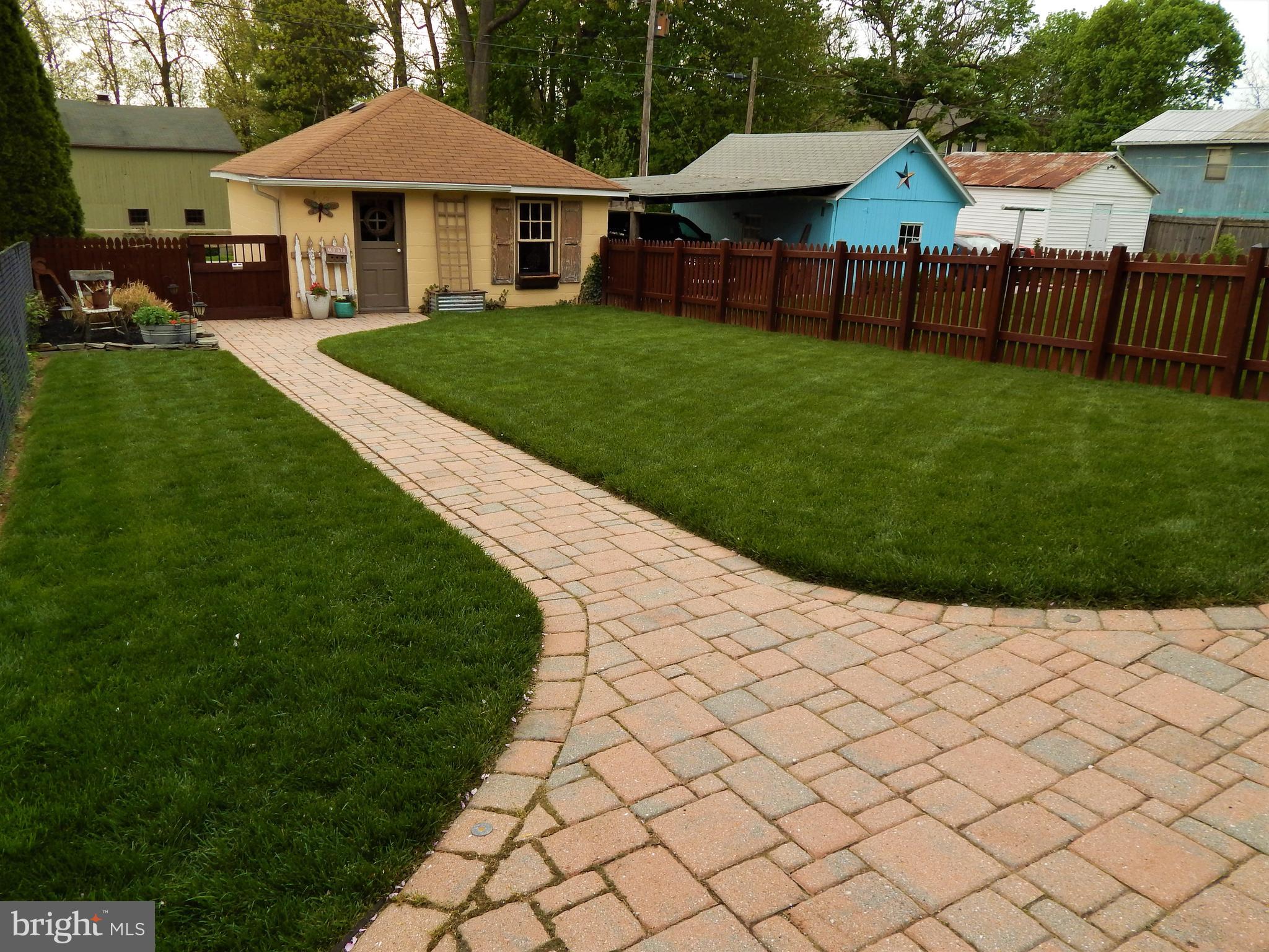 RED LION - Residential