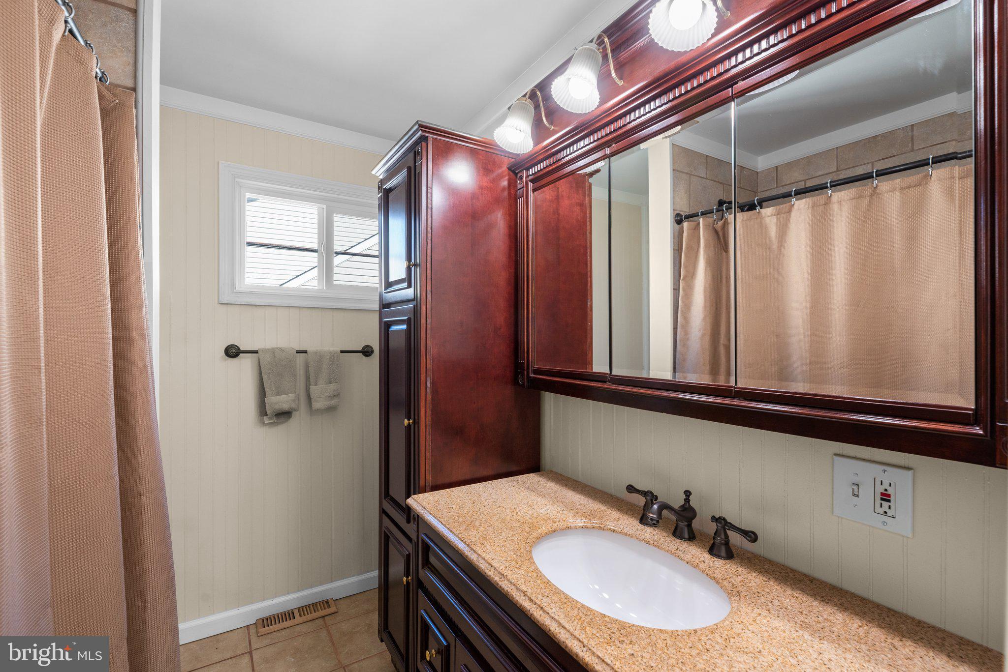 TWIN COVES - Residential