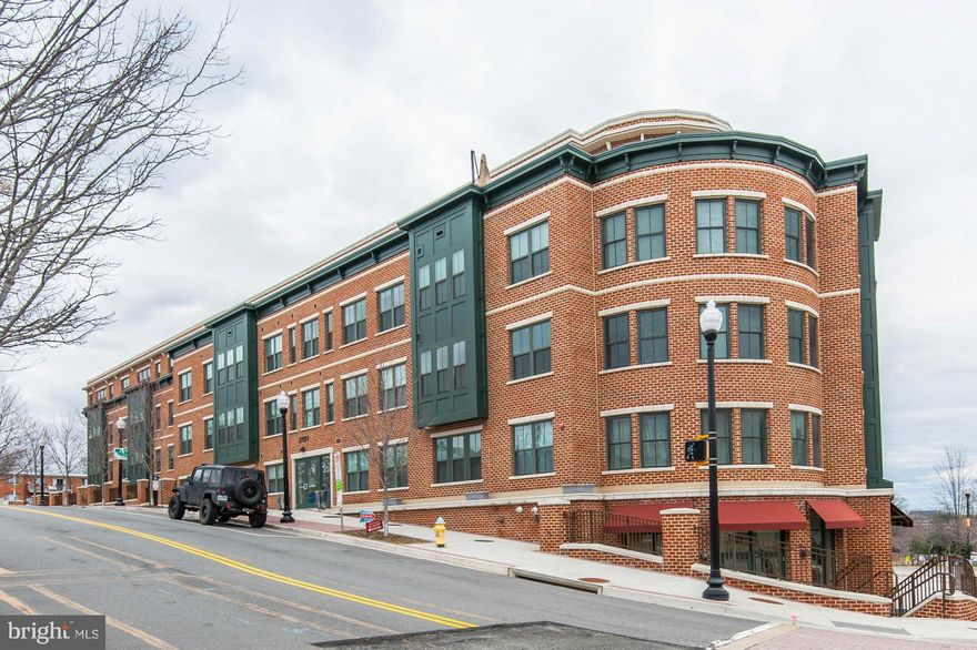 Immaculate penthouse in Cherrydale w/stunning views of Washington Monument and Rosslyn skyline. Two huge terraces provide  space for outdoor living and entertaining and dramatic vistas.  Walls of windows and 3 French doors give great light and flow.  HWD flrs, 9 ft ceiling, granite, SS, and two underground parking spaces.  LEED building w/courtyard, comm. room.  Walk to Clarendon, shops.