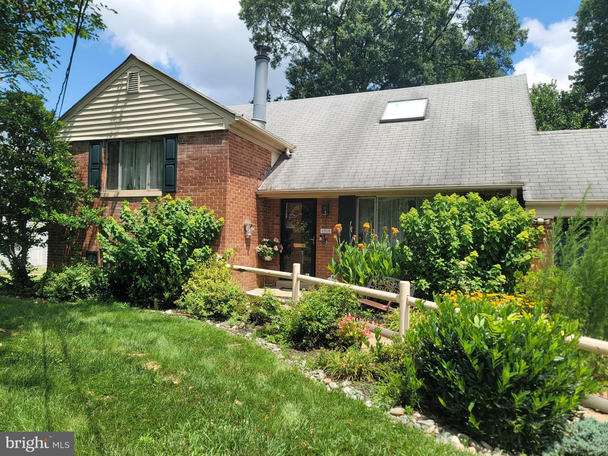 LYNBROOK - Residential