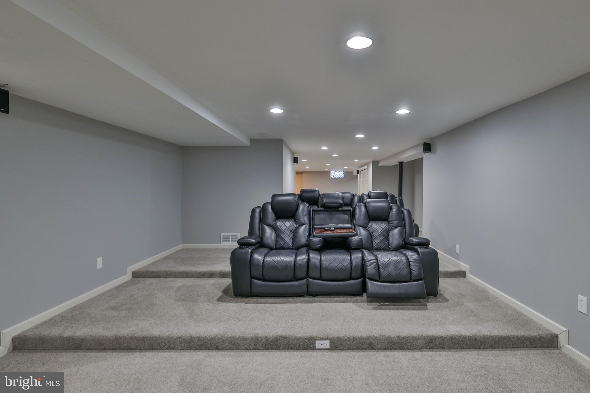 NEWBURG ESTATES - Residential