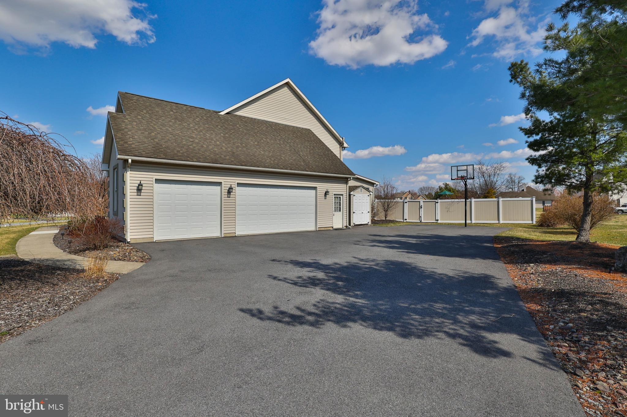 NEWBURG ESTATES - Residential