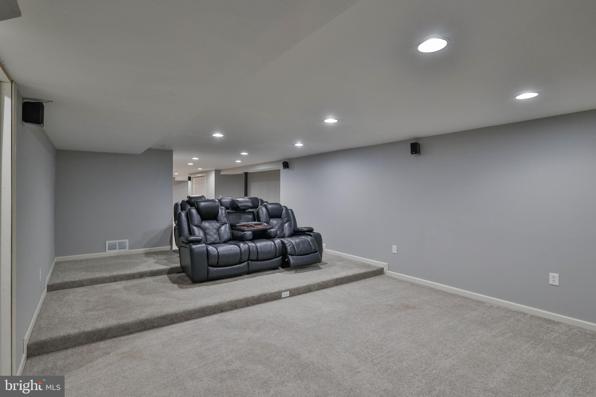 NEWBURG ESTATES - Residential