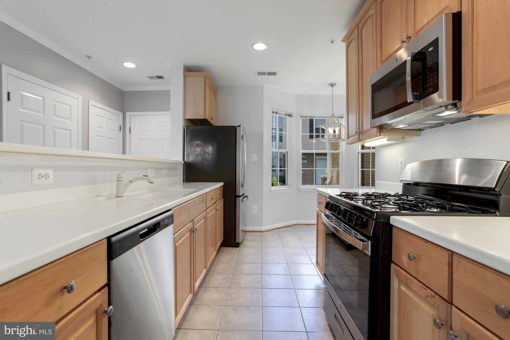 LAKESIDE AT SOUTH RIDING - Residential