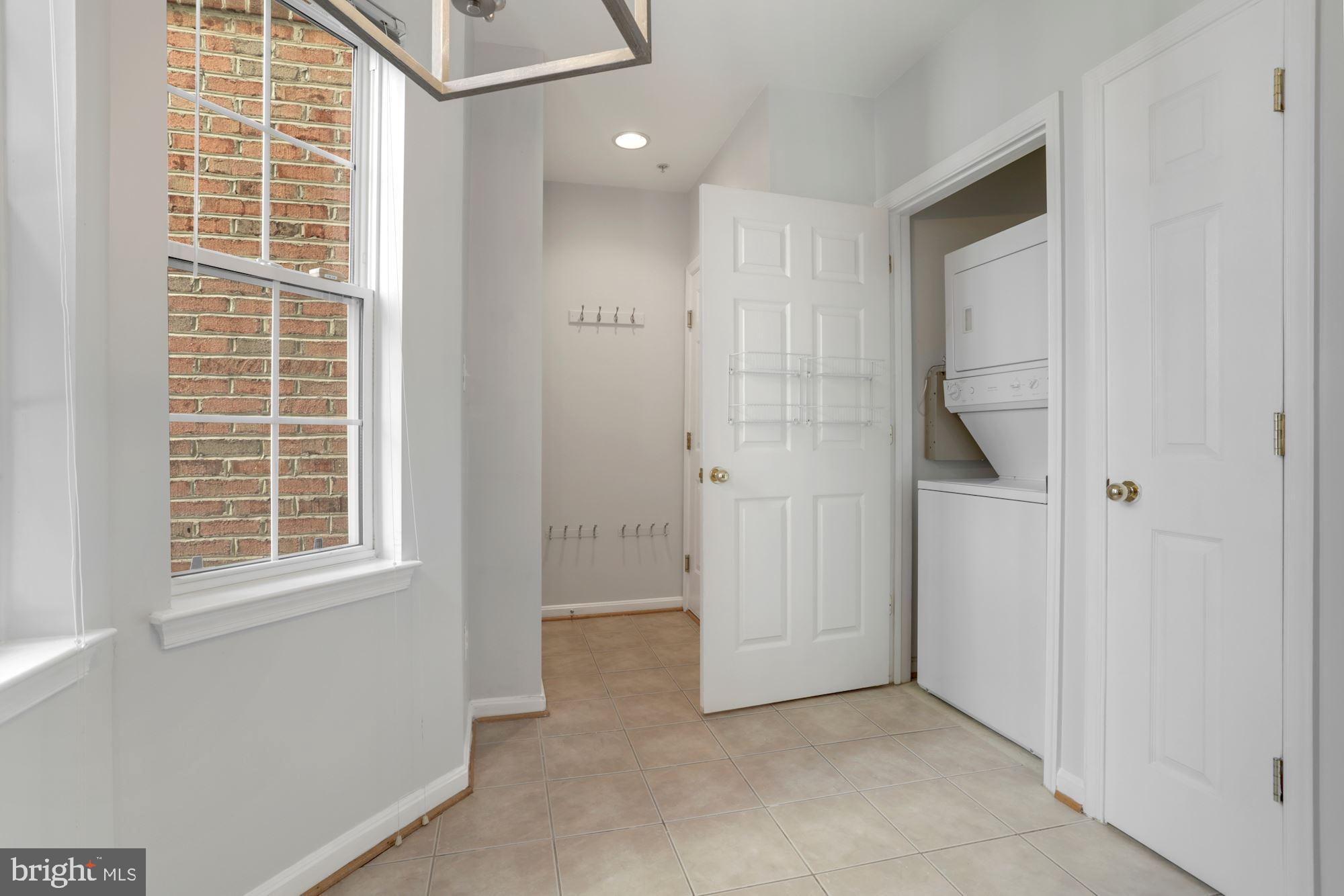 LAKESIDE AT SOUTH RIDING - Residential