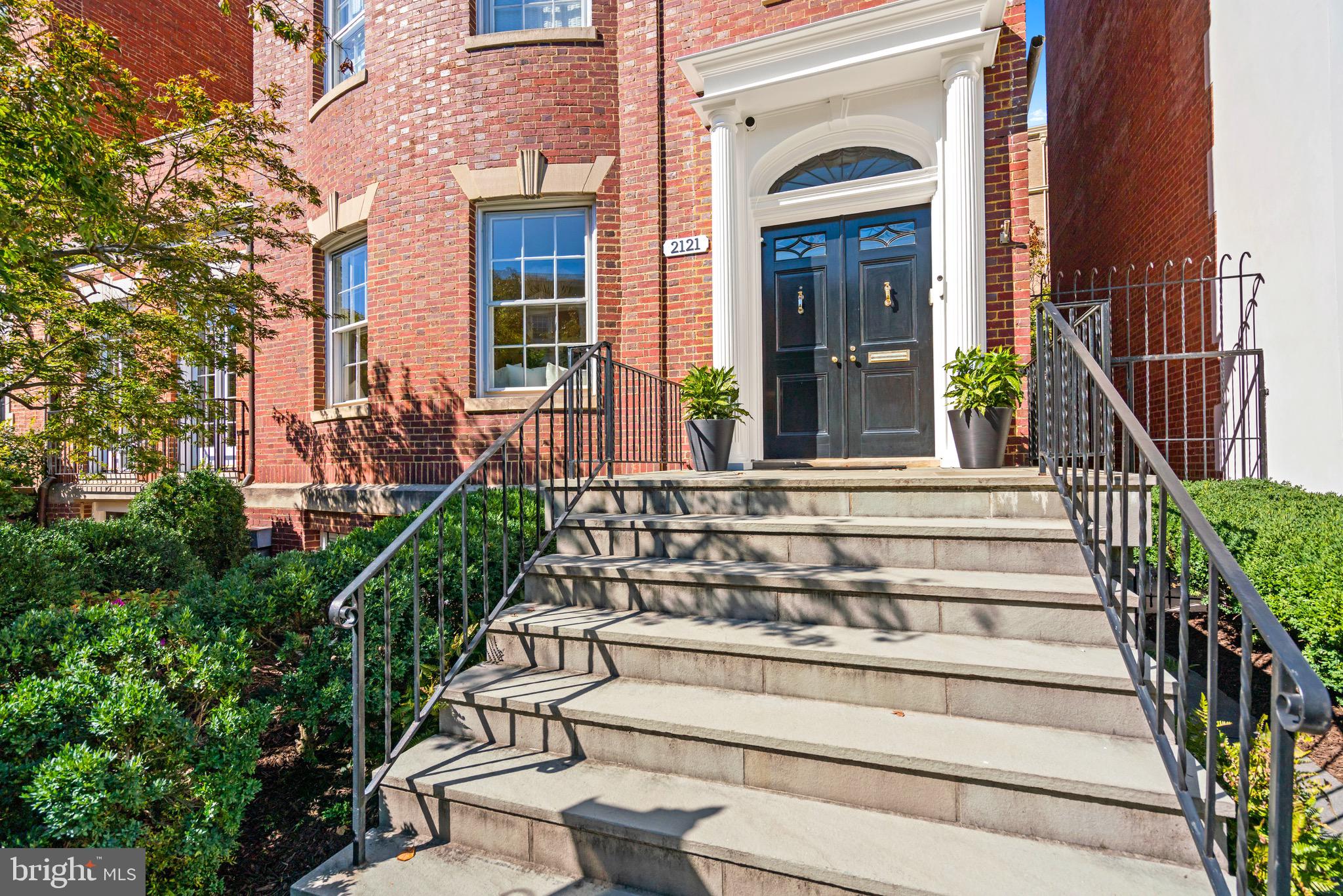 2121 LEROY PLACE NW