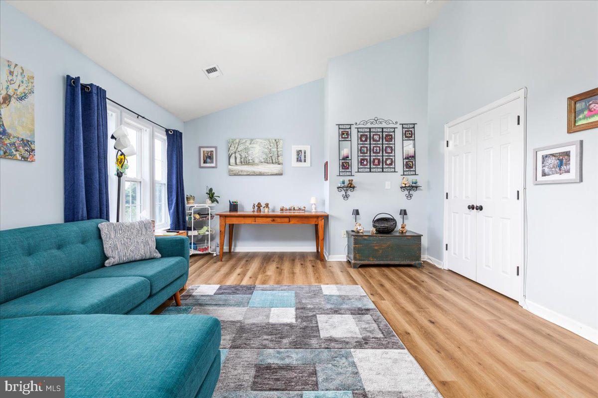 WAVERLY VIEW - Residential