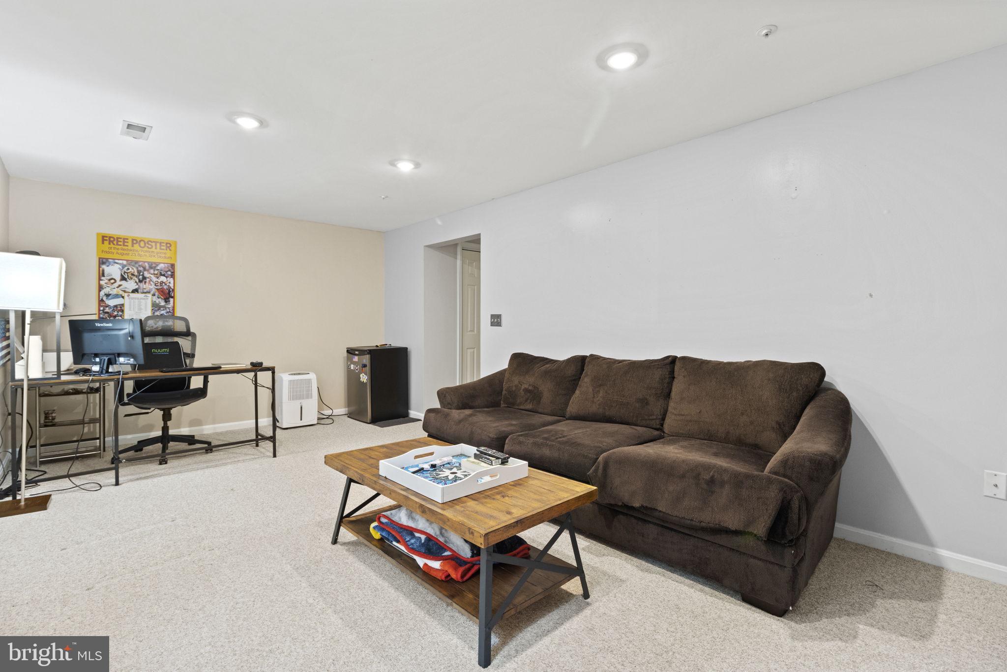 SEVEN OAKS - Residential