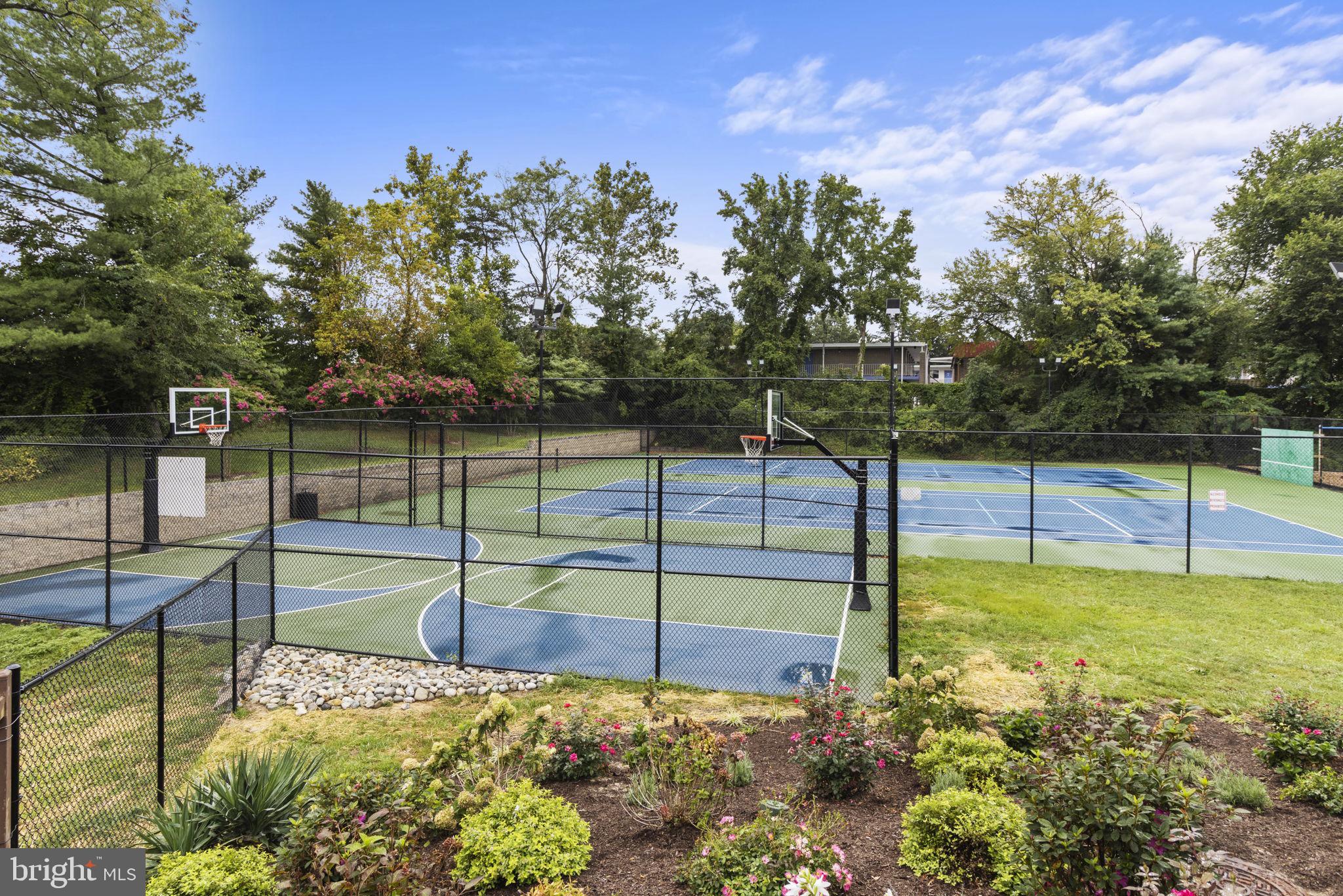 SEVEN OAKS - Residential