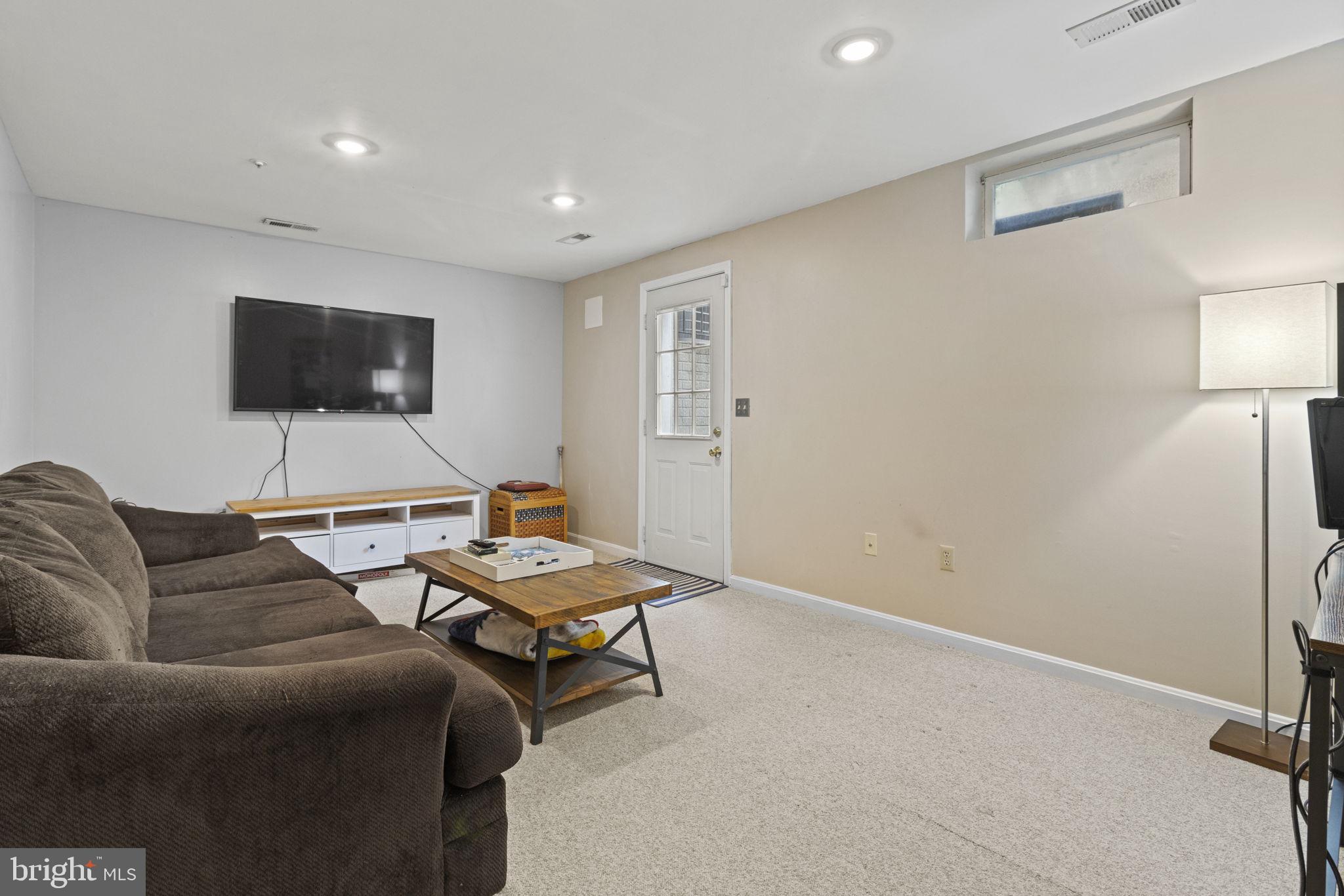 SEVEN OAKS - Residential