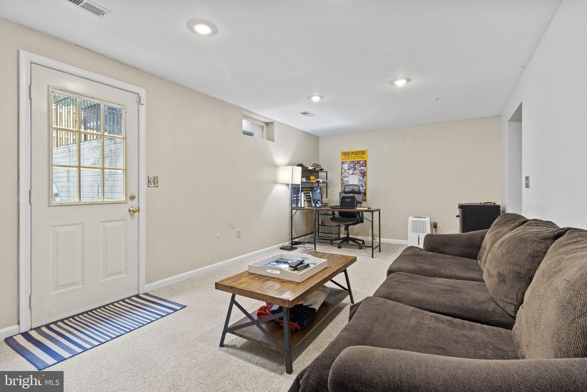 SEVEN OAKS - Residential