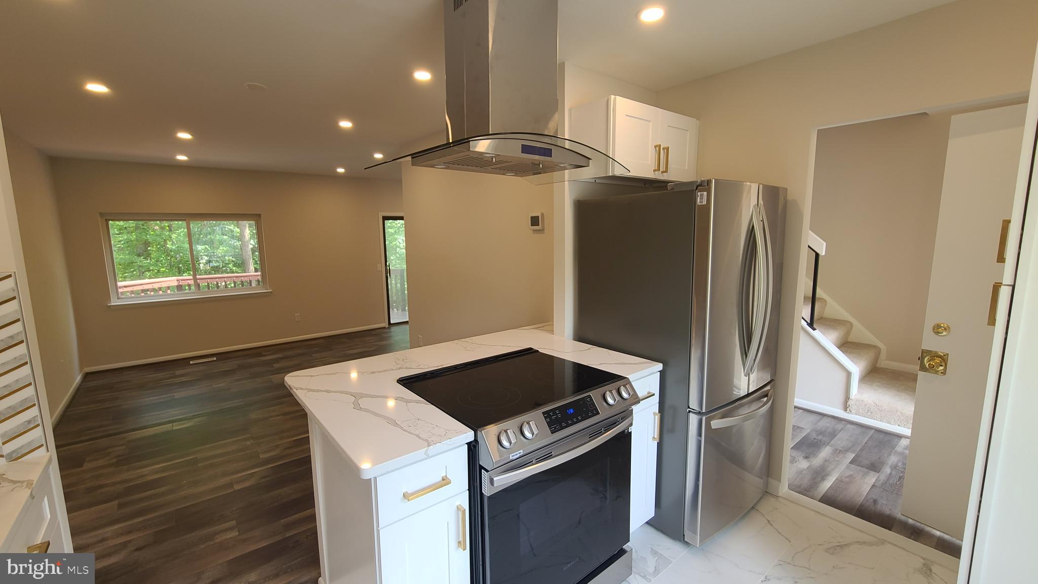 RESTON - Residential