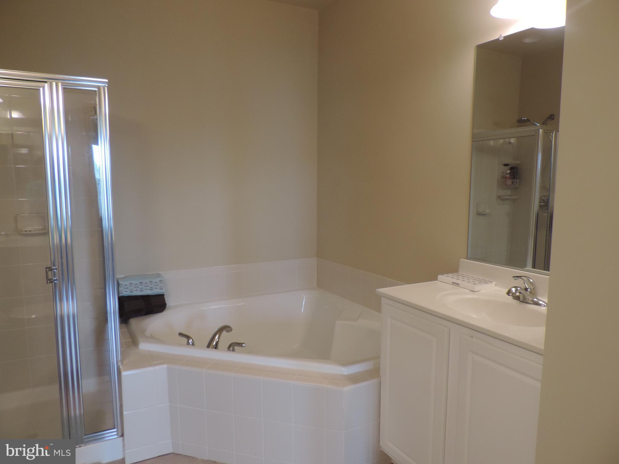 RIVER OAKS-BROOKFIELD CO - Residential