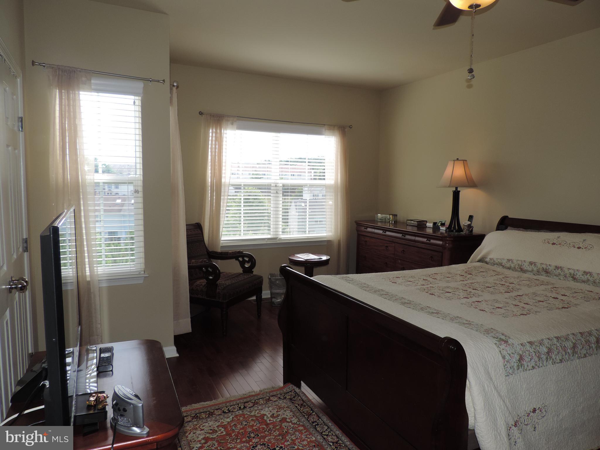 RIVER OAKS-BROOKFIELD CO - Residential