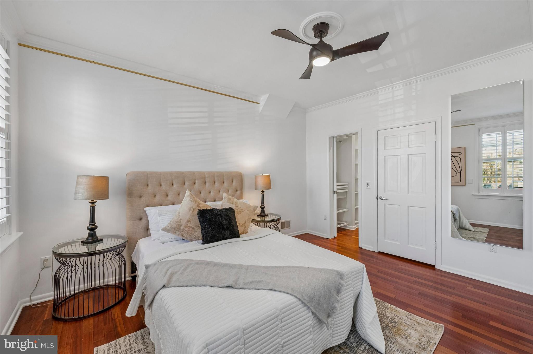 QUEEN VILLAGE - Residential