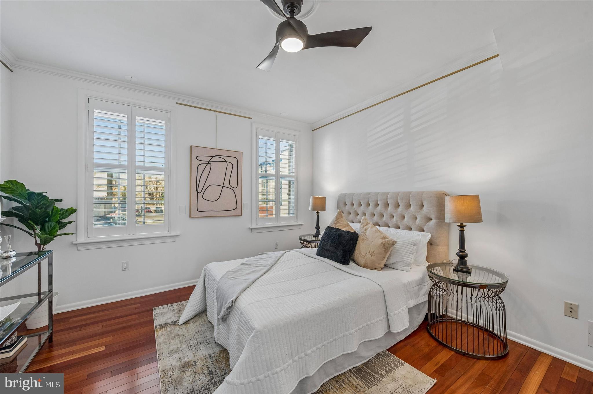 QUEEN VILLAGE - Residential