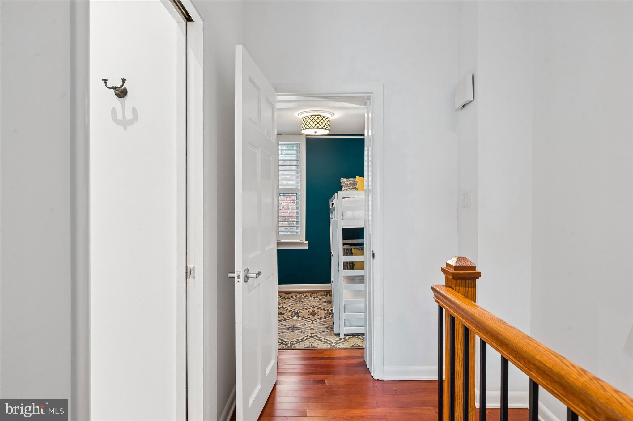 QUEEN VILLAGE - Residential