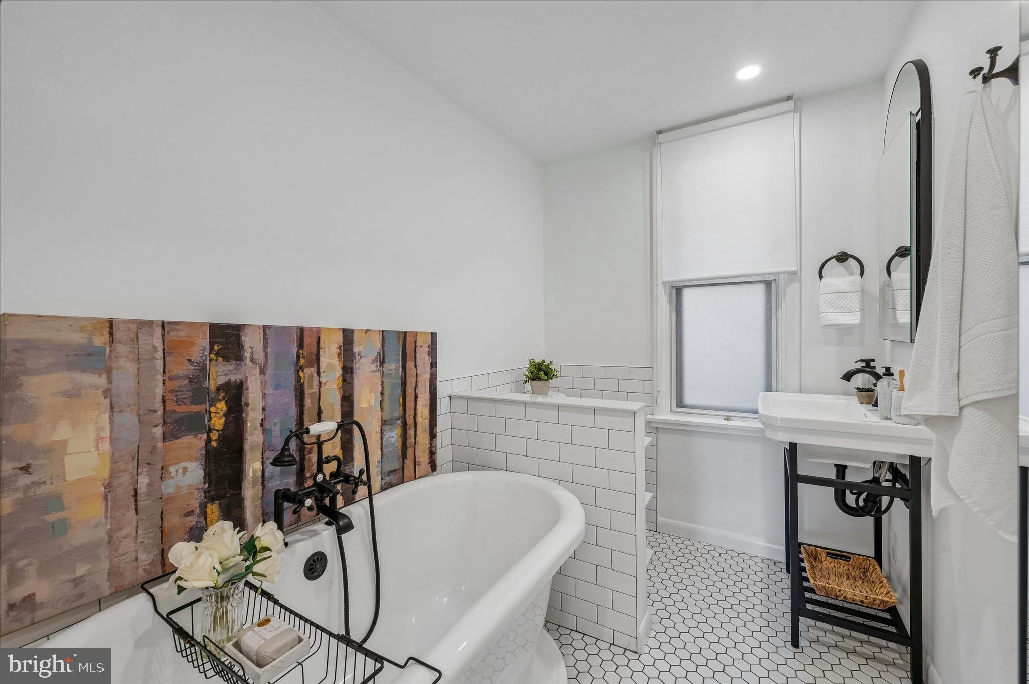 QUEEN VILLAGE - Residential