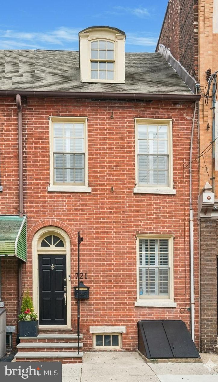 QUEEN VILLAGE - Residential